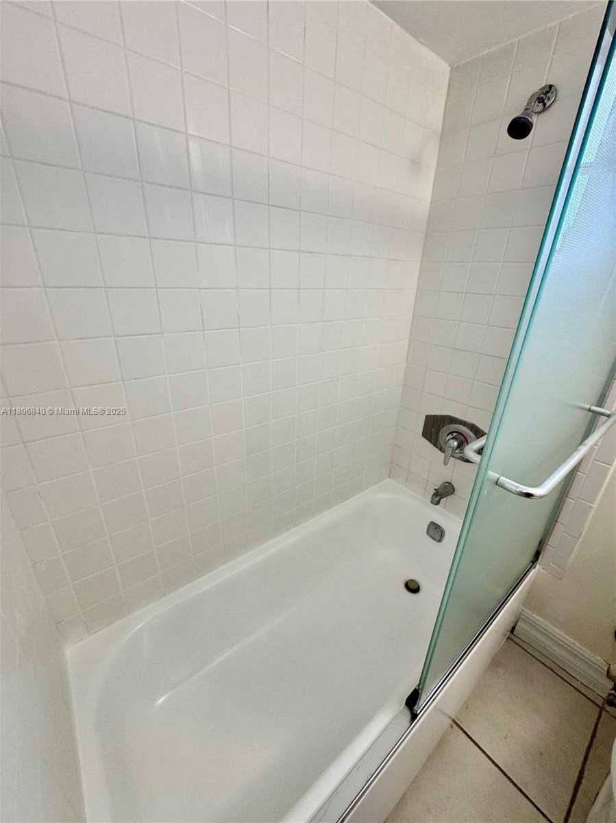 Small Image of 8810 FONTAINEBLEAU BLVD #318, Miami Number 39