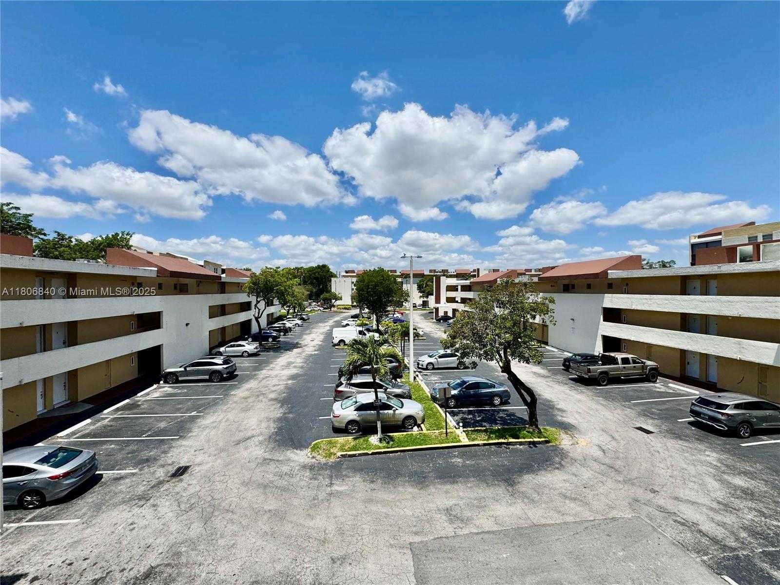 Small Image of 8810 FONTAINEBLEAU BLVD #318, Miami Number 4