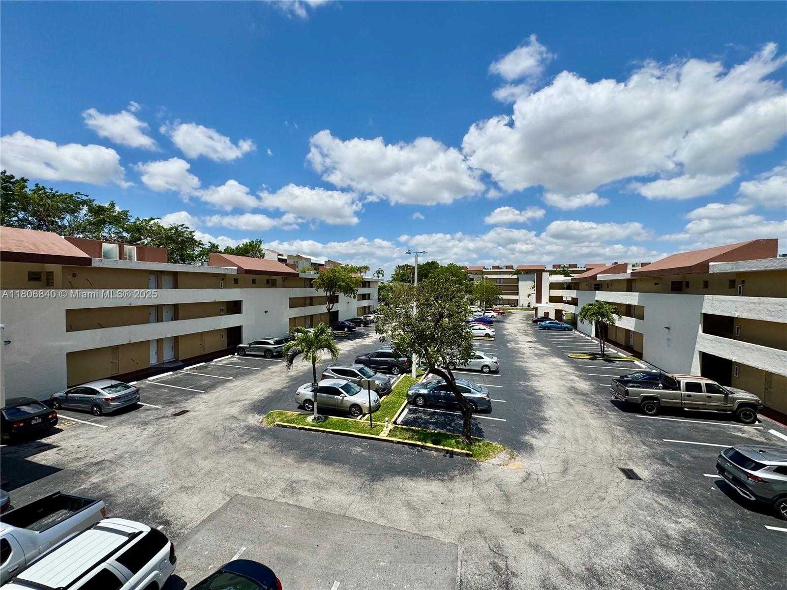 Small Image of 8810 FONTAINEBLEAU BLVD #318, Miami Number 40