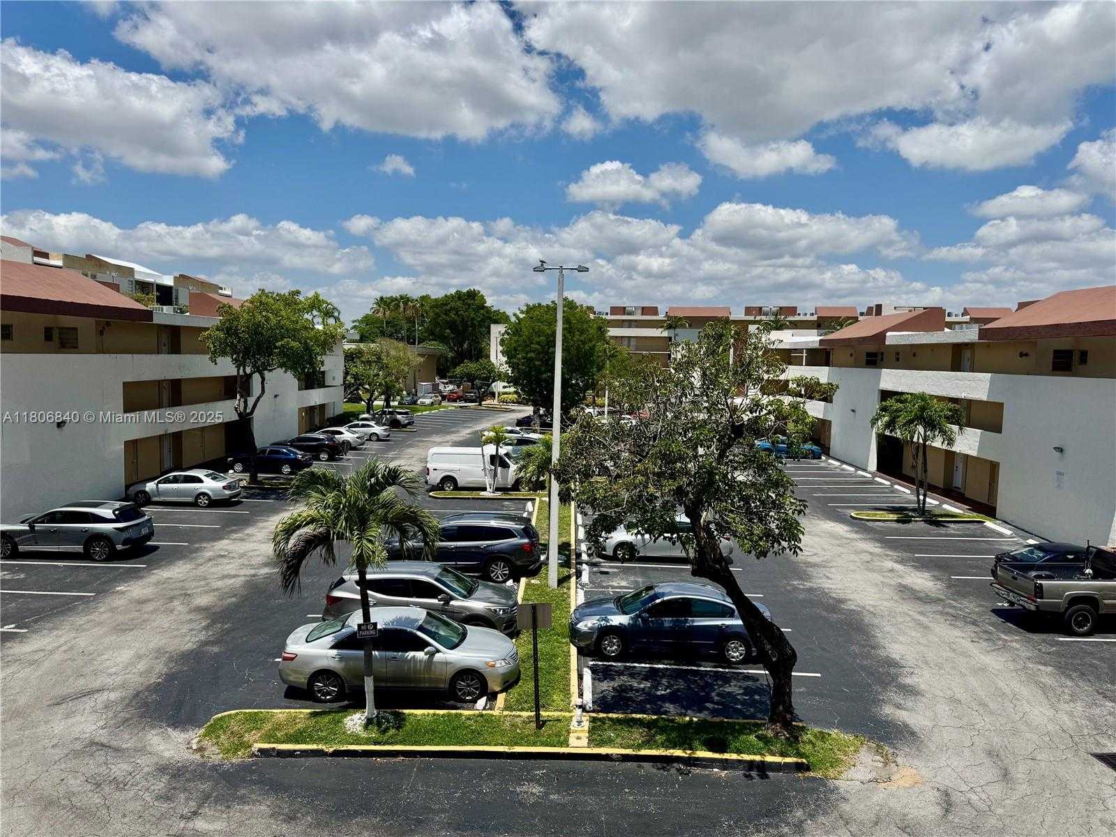 Small Image of 8810 FONTAINEBLEAU BLVD #318, Miami Number 41