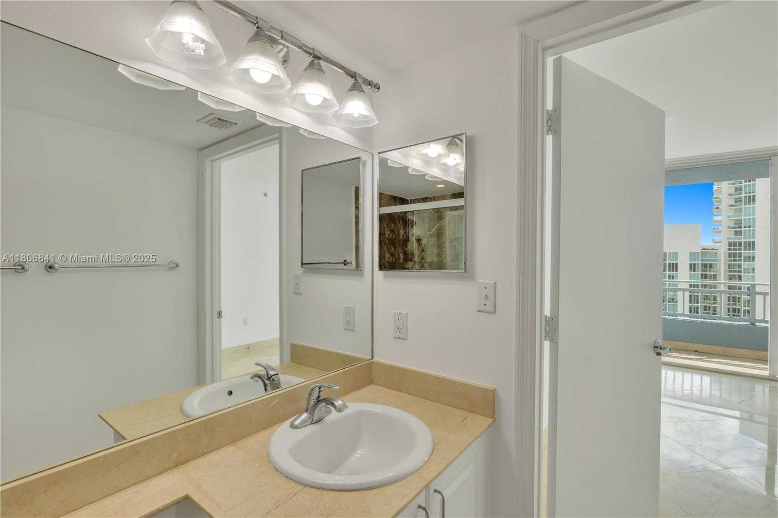 Small Image of 90 ALTON RD #1902, Miami Beach Number 21
