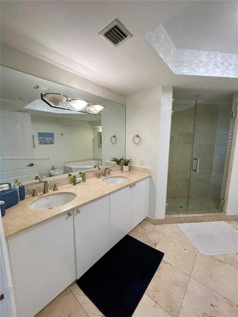 Small Image of 17555 ATLANTIC BLVD #702, Sunny Isles Beach Number 11