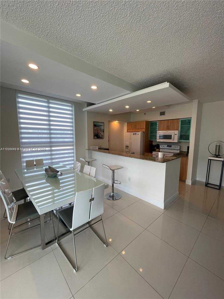 Small Image of 17555 ATLANTIC BLVD #702, Sunny Isles Beach Number 4