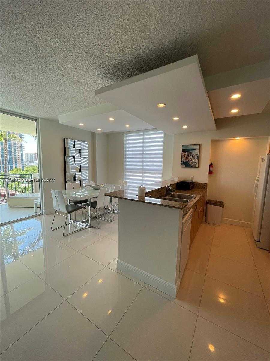 Small Image of 17555 ATLANTIC BLVD #702, Sunny Isles Beach Number 5