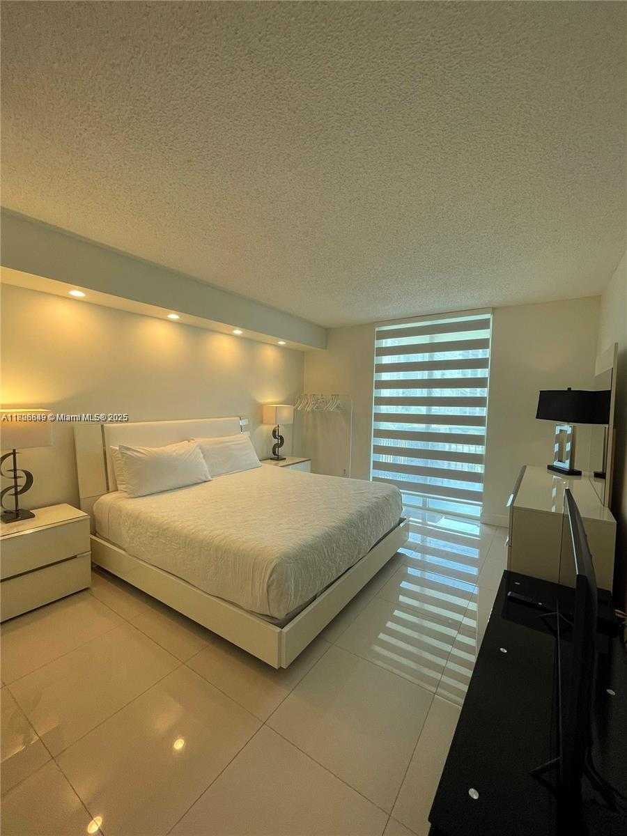 Small Image of 17555 ATLANTIC BLVD #702, Sunny Isles Beach Number 6