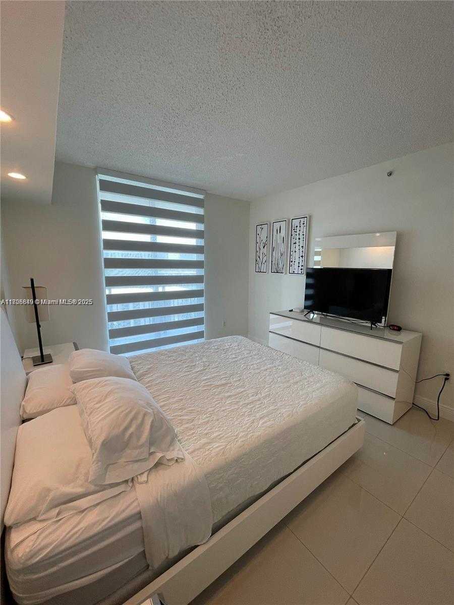 Small Image of 17555 ATLANTIC BLVD #702, Sunny Isles Beach Number 7