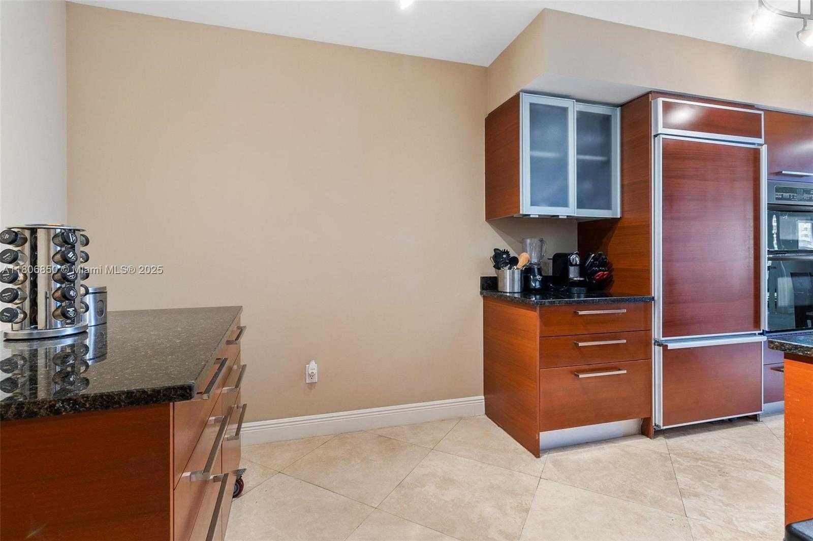 Small Image of 1800 SOUTH OCEAN DR #608, Hallandale Beach Number 6