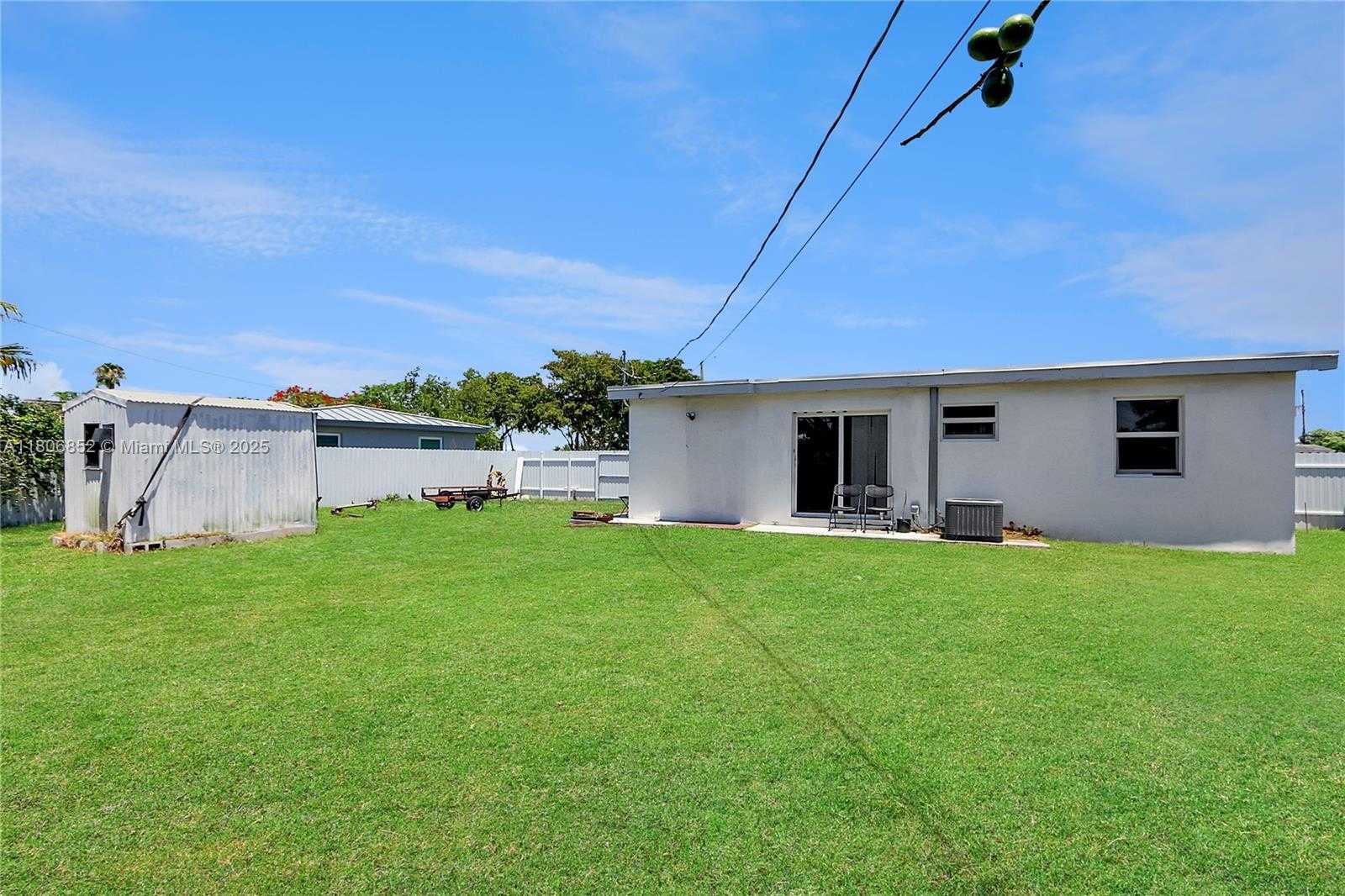 Small Image of 11040 SOUTH WEST 52ND DR, Miami Number 8