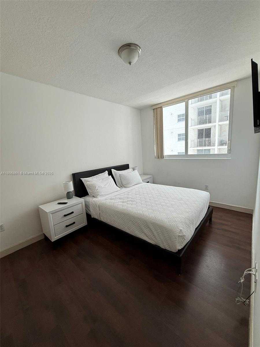 Small Image of 170 SOUTH EAST 14TH ST #1105, Miami Number 23