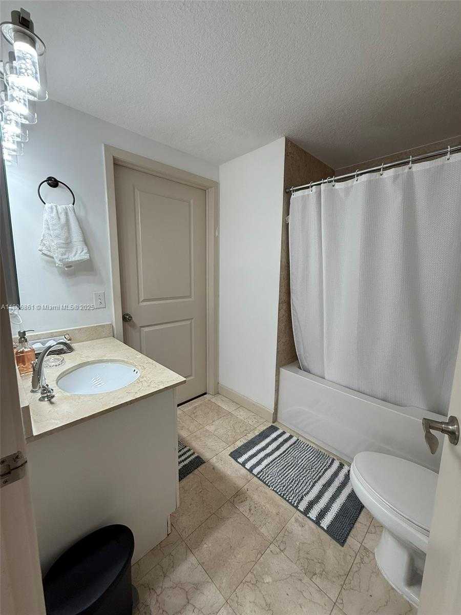 Small Image of 170 SOUTH EAST 14TH ST #1105, Miami Number 25