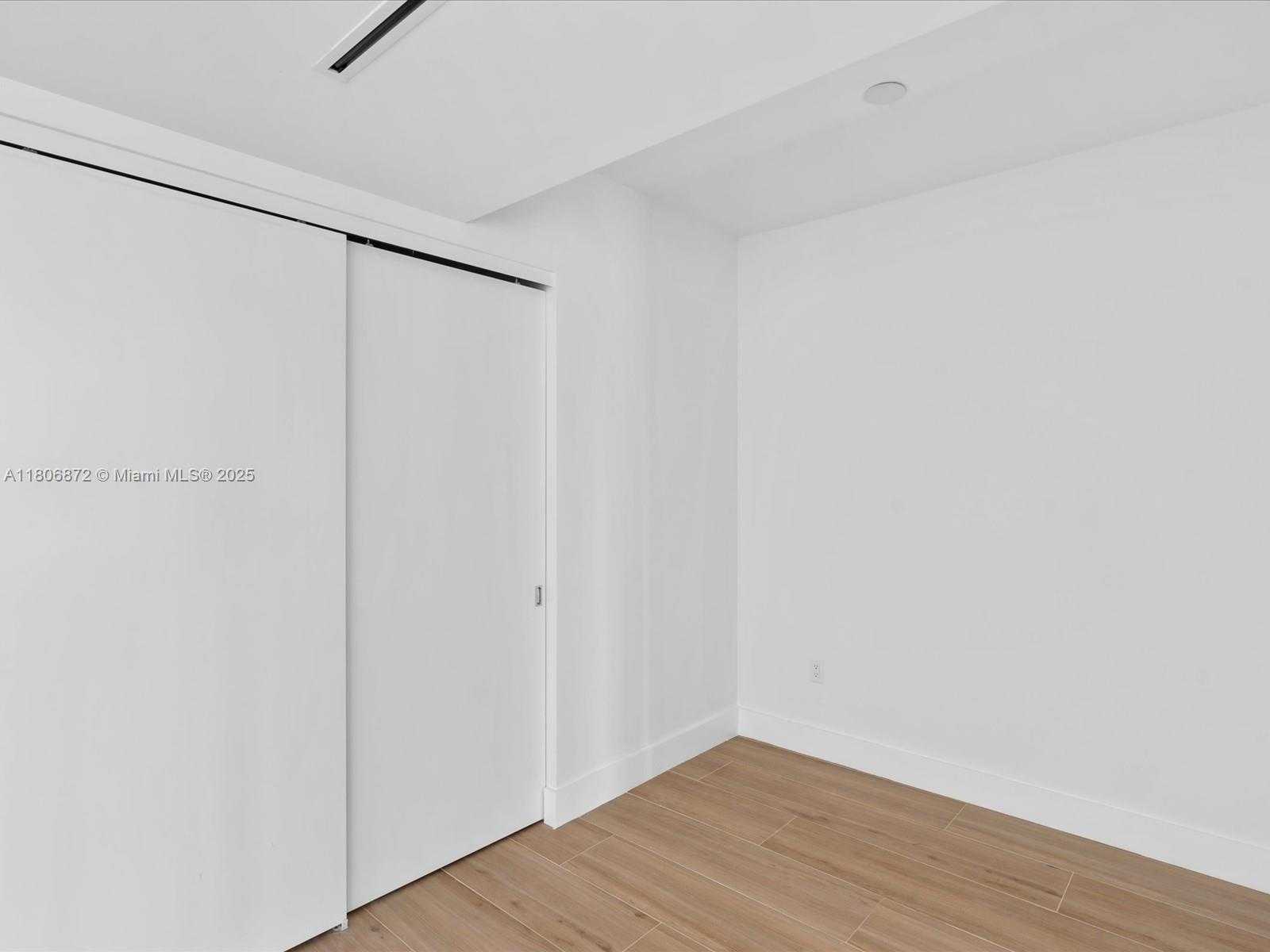 Small Image of 9901 WEST BAY HARBOR DR #605, Bay Harbor Islands Number 6