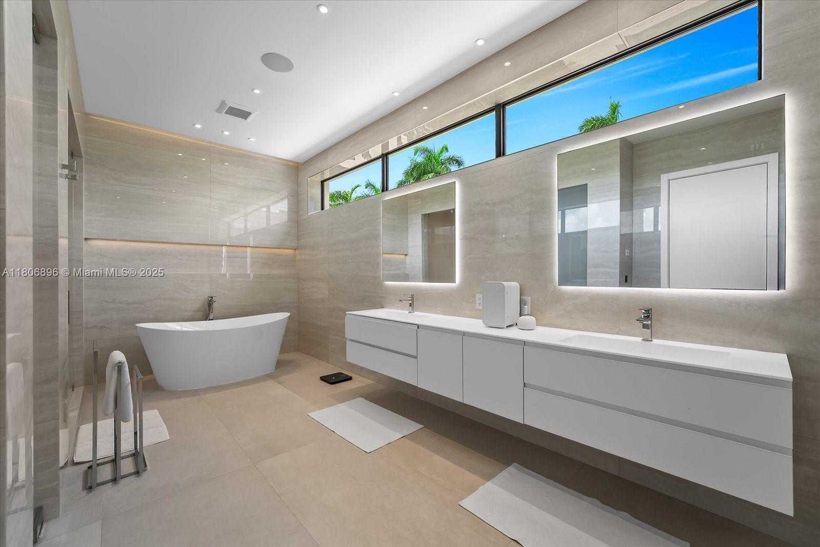 Small Image of 715 NORTH EAST 77TH ST, Miami Number 17