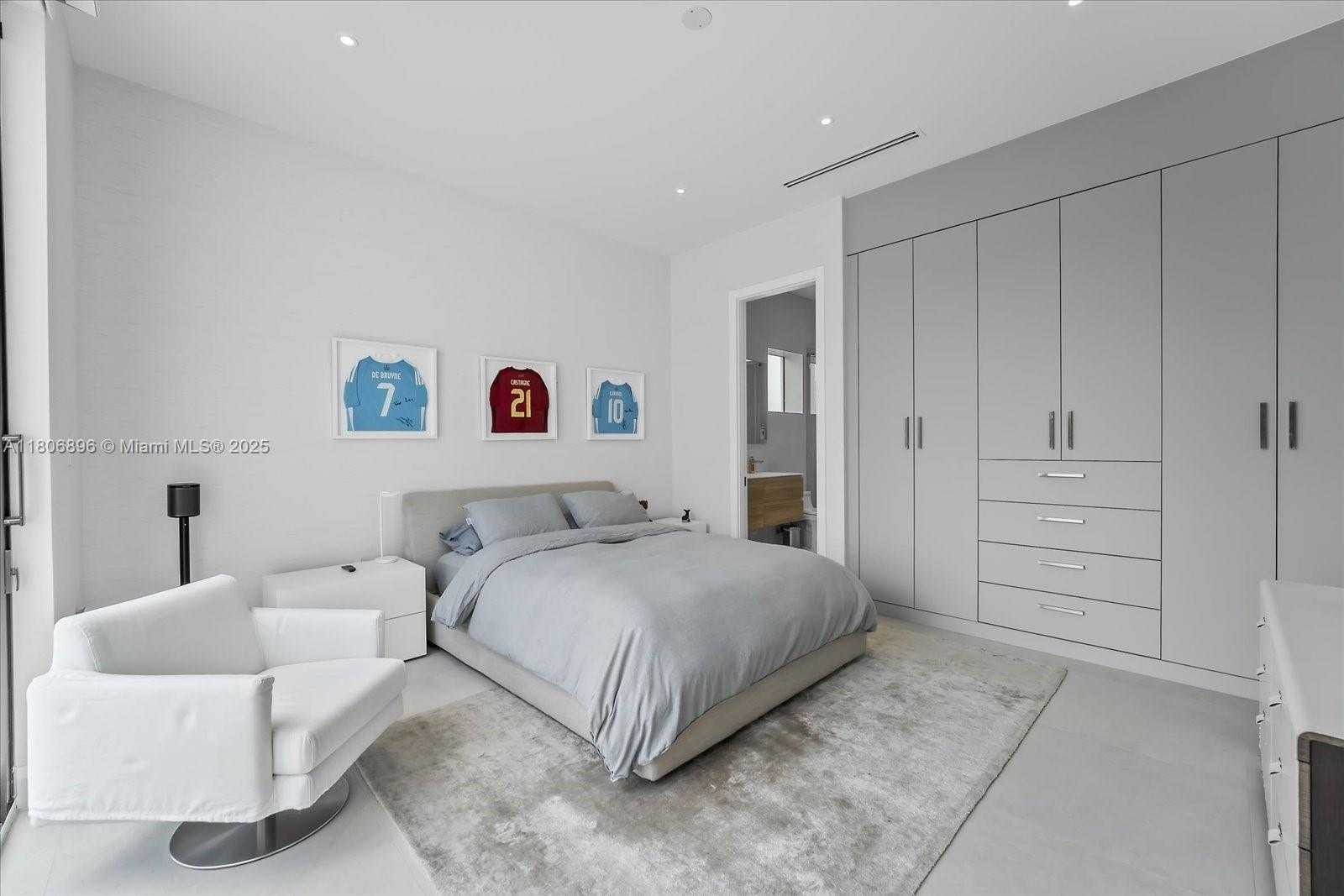 Small Image of 715 NORTH EAST 77TH ST, Miami Number 20