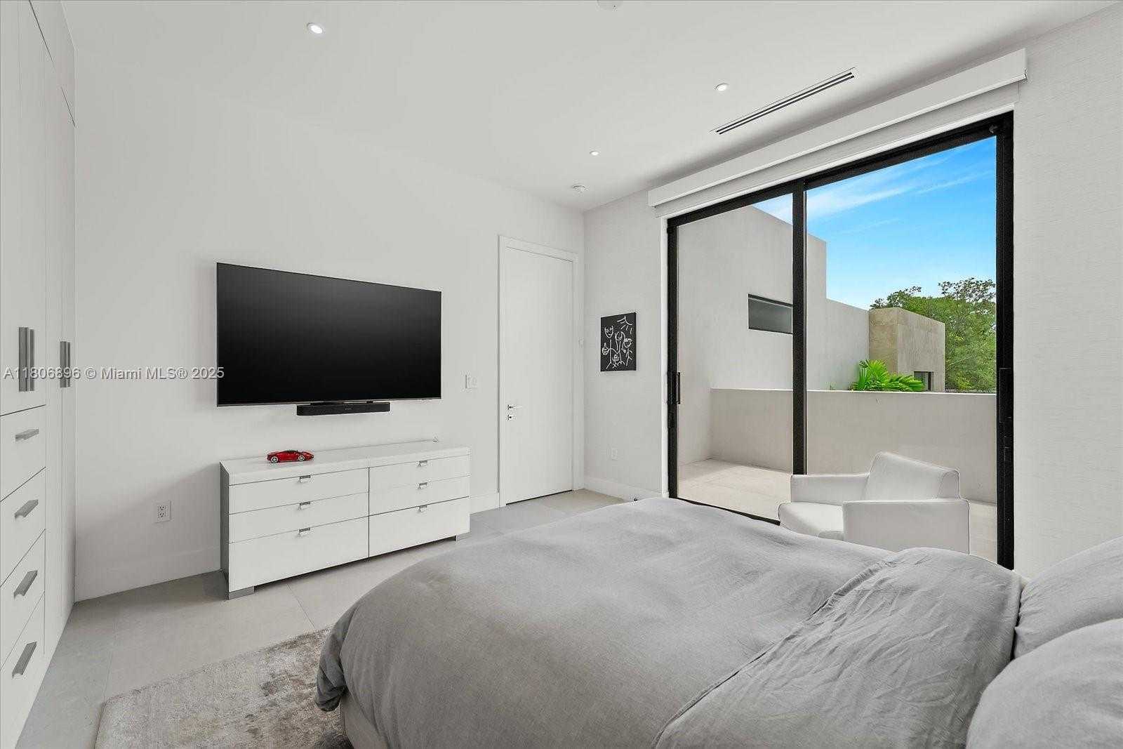 Small Image of 715 NORTH EAST 77TH ST, Miami Number 21