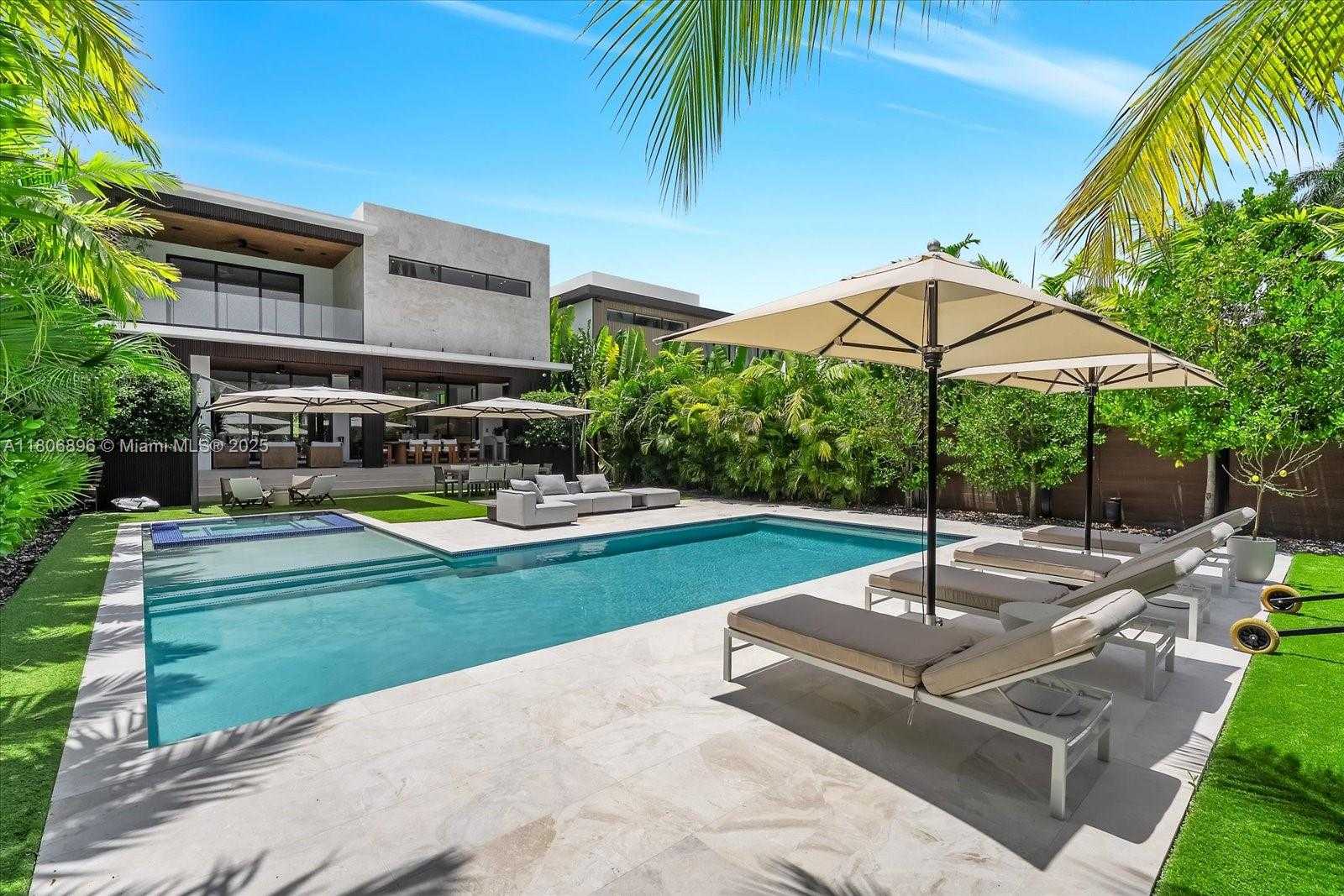 Small Image of 715 NORTH EAST 77TH ST, Miami Number 26