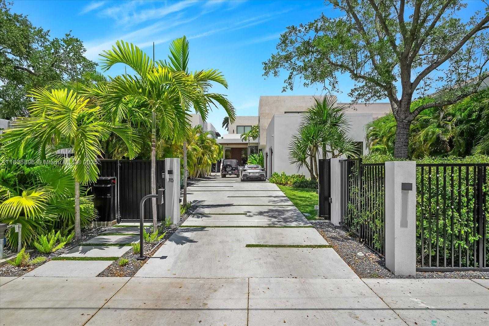 Small Image of 715 NORTH EAST 77TH ST, Miami Number 29