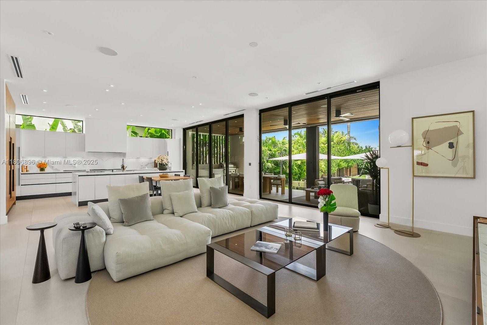 Small Image of 715 NORTH EAST 77TH ST, Miami Number 4