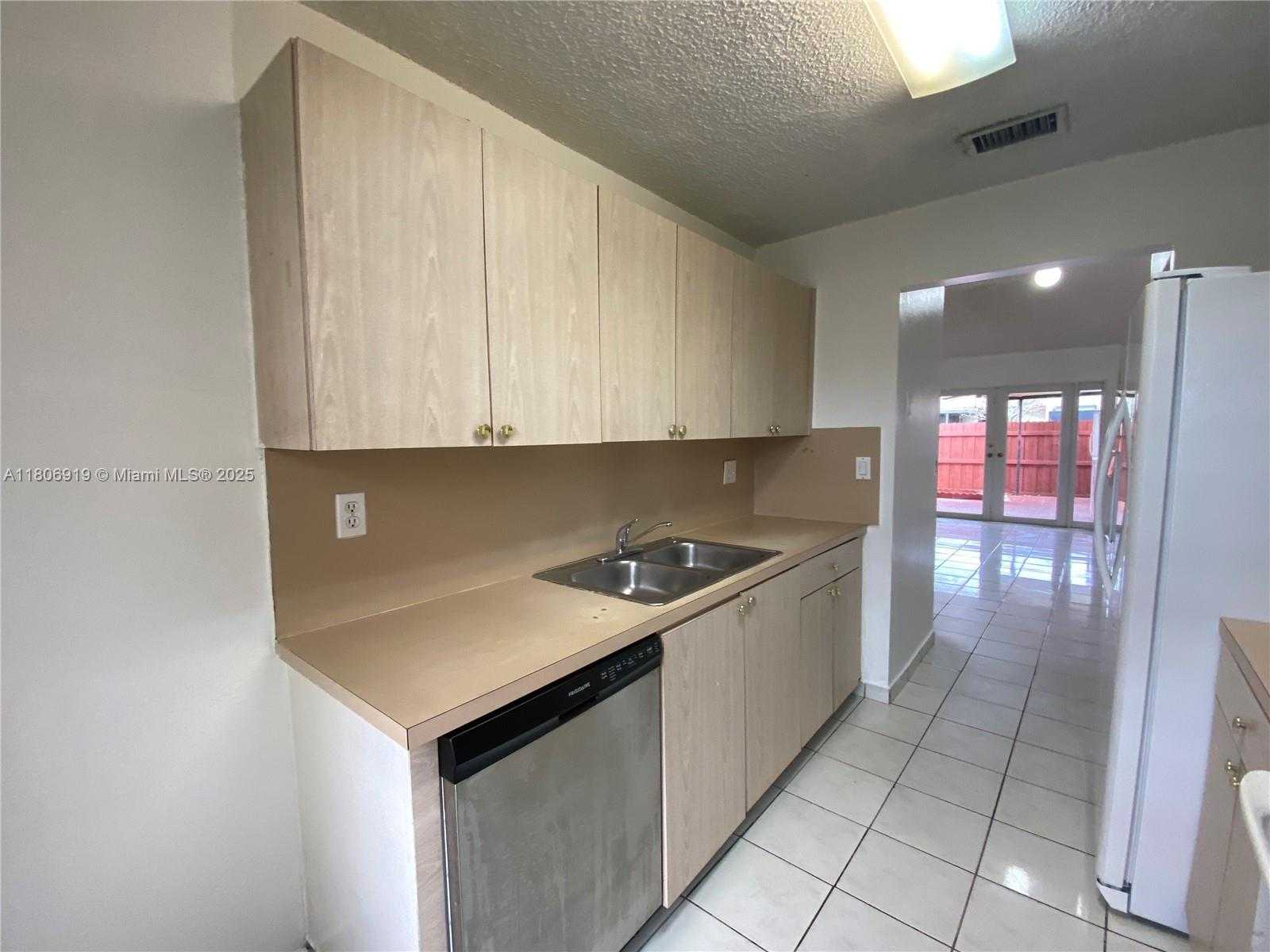 Small Image of 13759 SOUTH WEST 49TH ST, Miami Number 10