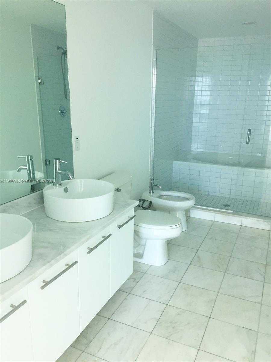 Small Image of 888 BISCAYNE BLVD #3007, Miami Number 4