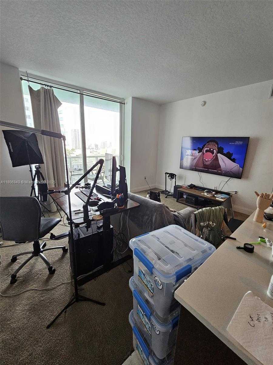 Small Image of 1900 NORTH BAYSHORE DR #1807, Miami Number 10