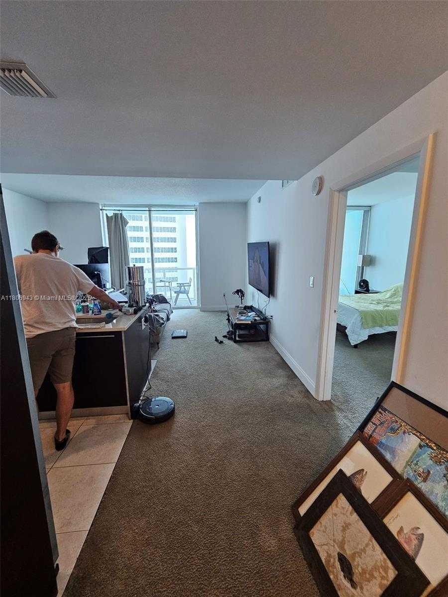 Small Image of 1900 NORTH BAYSHORE DR #1807, Miami Number 2