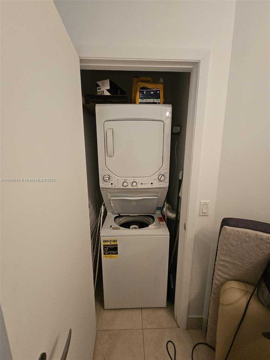 Small Image of 1900 NORTH BAYSHORE DR #1807, Miami Number 24