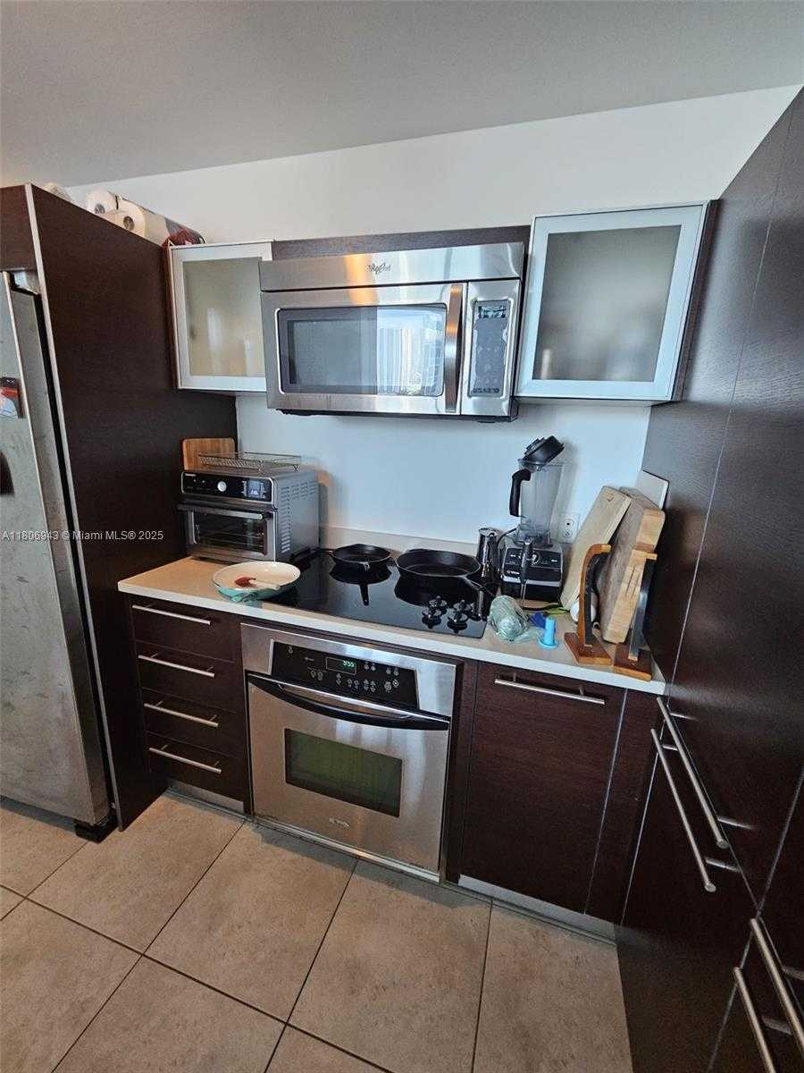 Small Image of 1900 NORTH BAYSHORE DR #1807, Miami Number 6