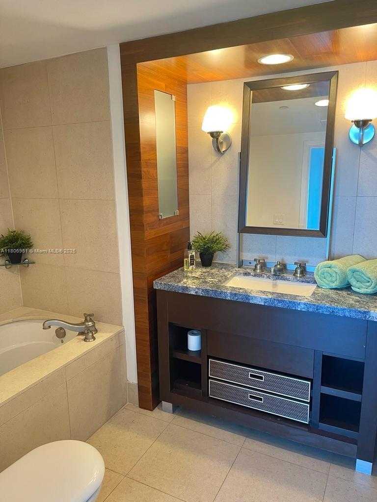Small Image of 6801 COLLINS AVE #C1115, Miami Beach Number 8