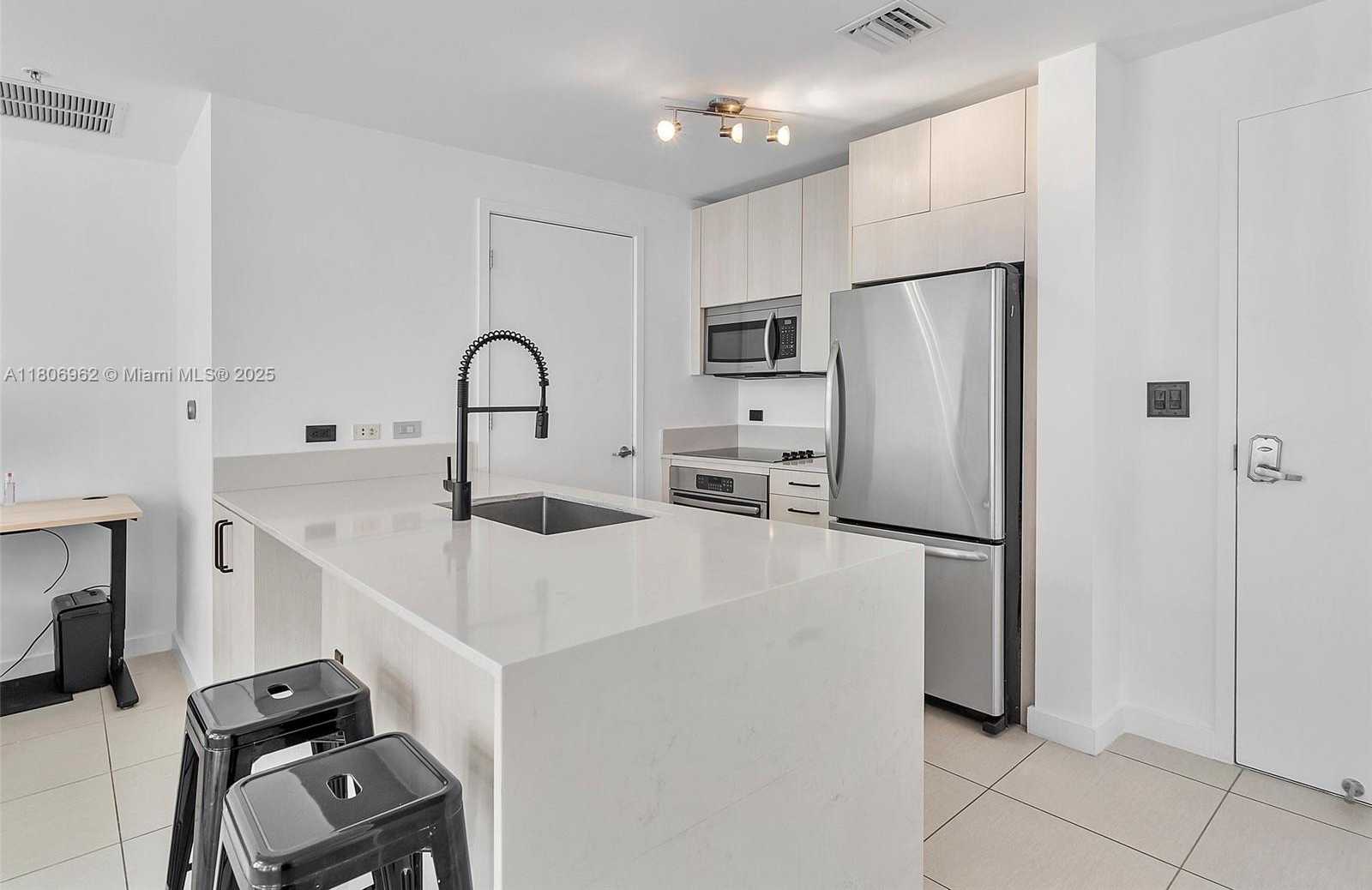 Small Image of 3301 NORTH EAST 1ST AVE #L0305, Miami Number 10