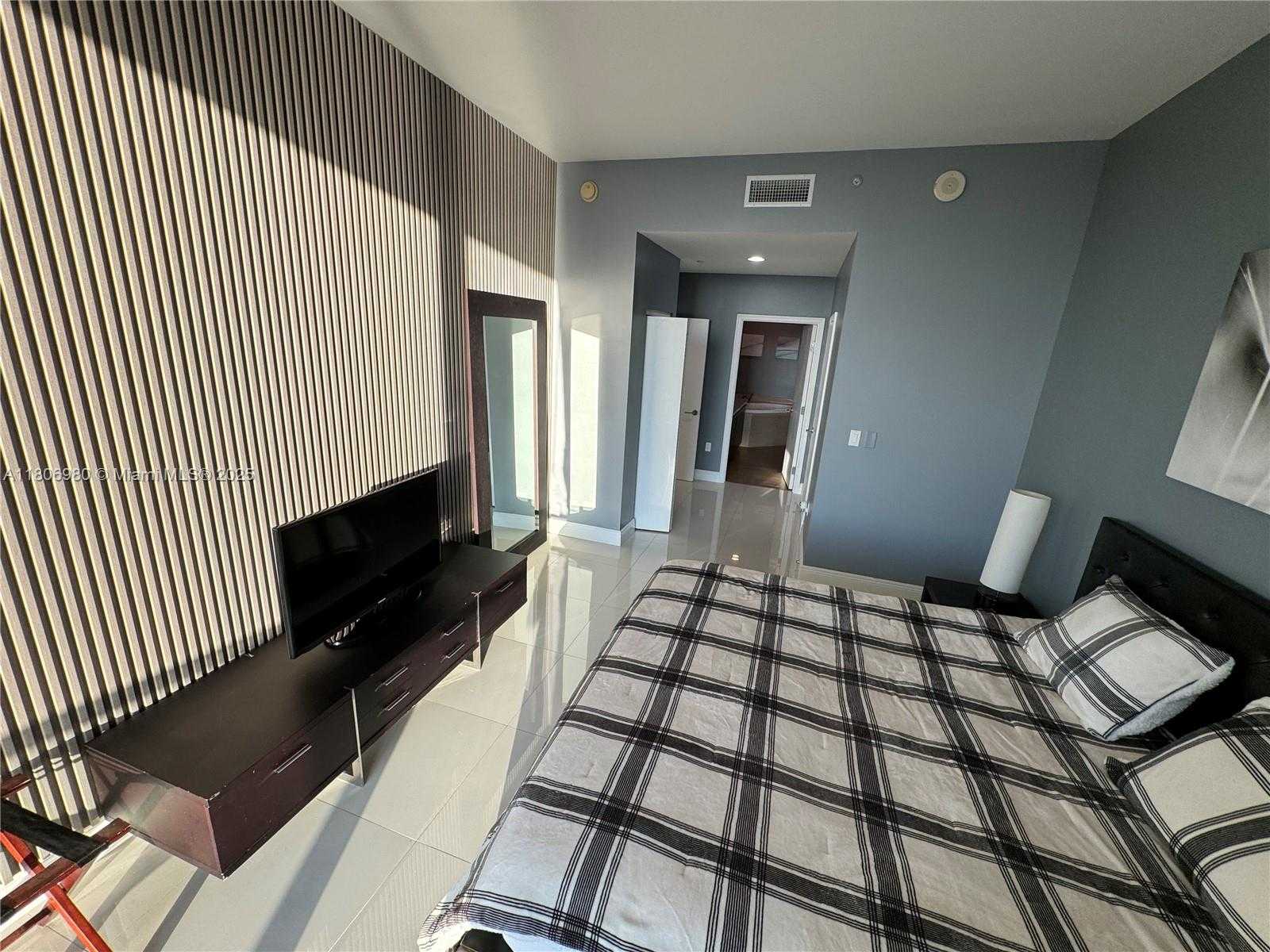 Small Image of 7928 EAST DR #805, North Bay Village Number 27