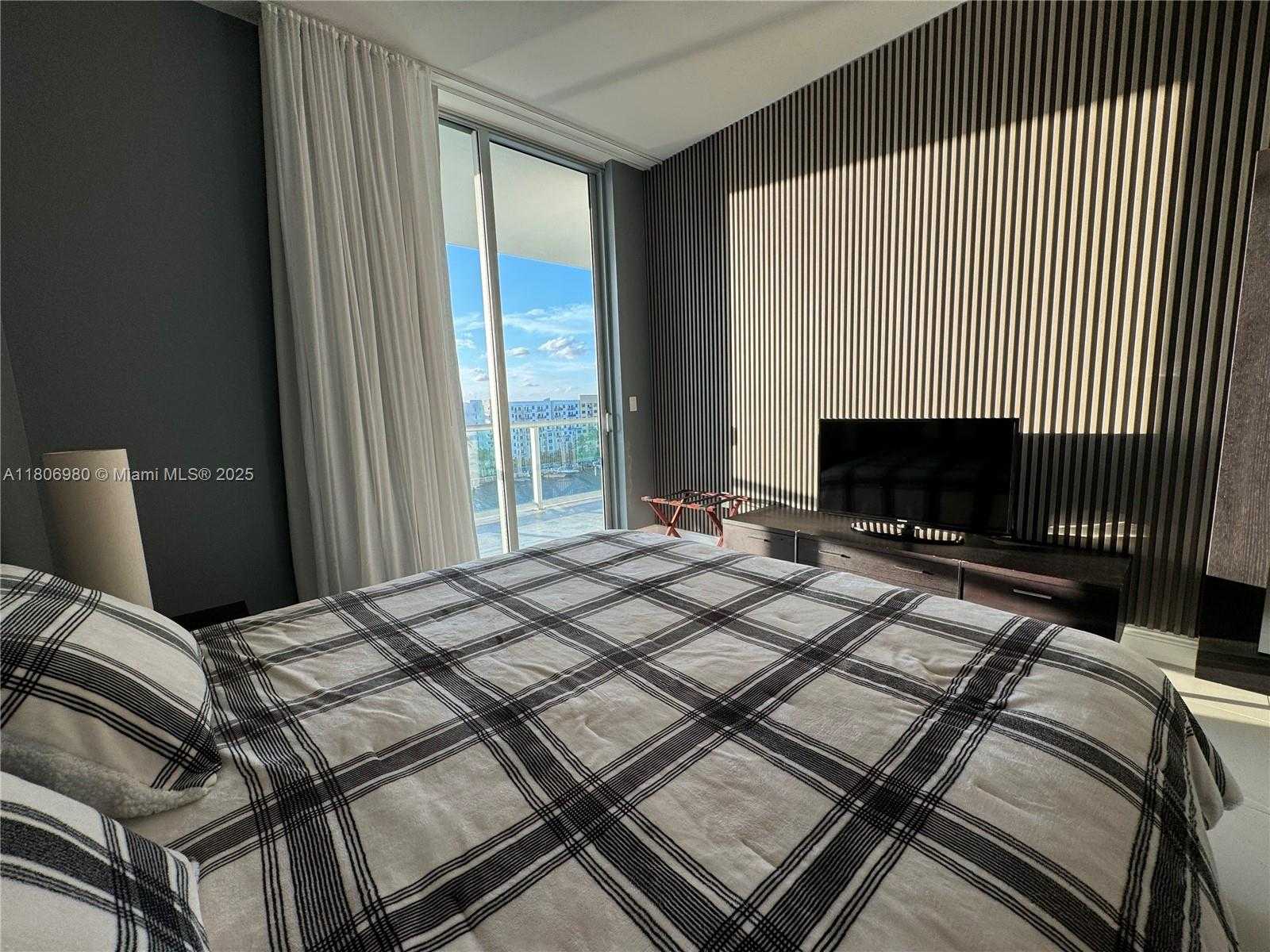 Small Image of 7928 EAST DR #805, North Bay Village Number 29