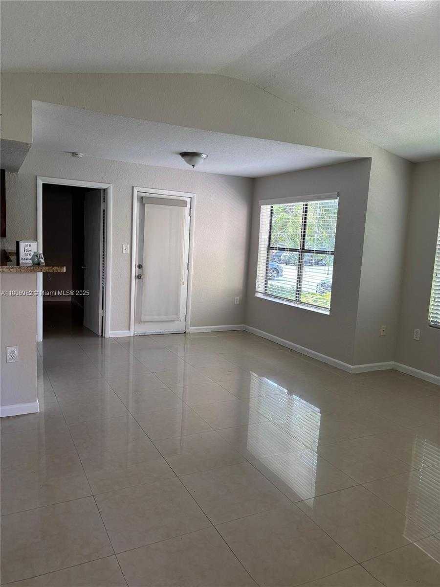Small Image of 15591 SOUTH WEST 105TH TER #511, Miami Number 4