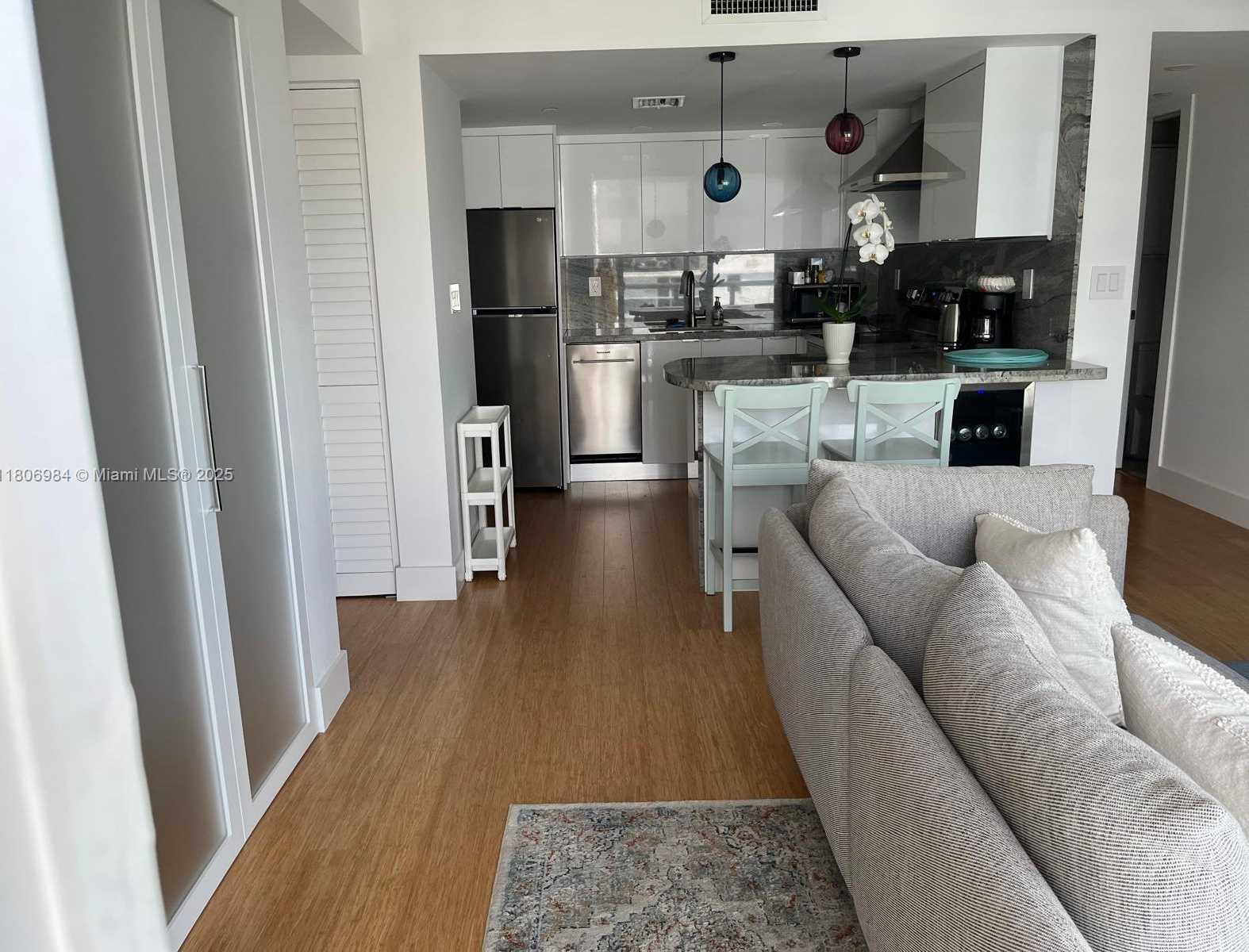 Small Image of 2457 COLLINS AVE #PH-5, Miami Beach Number 13