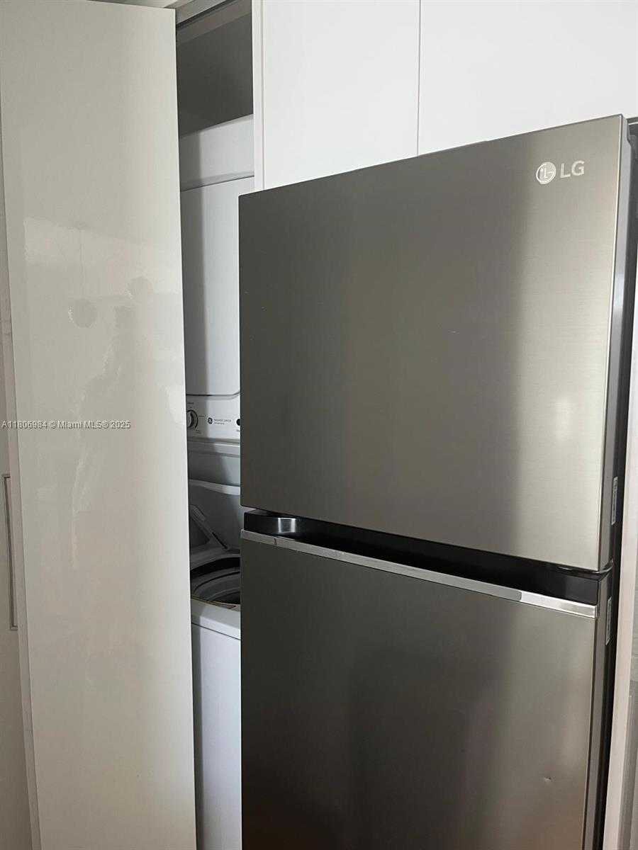 Small Image of 2457 COLLINS AVE #PH-5, Miami Beach Number 15
