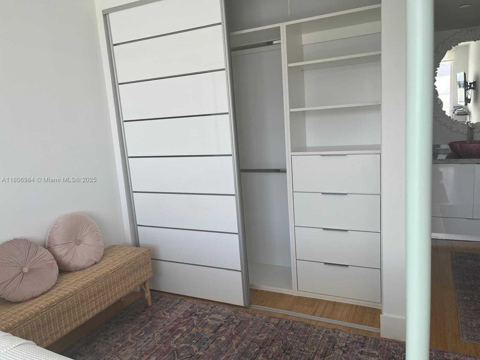 Small Image of 2457 COLLINS AVE #PH-5, Miami Beach Number 19