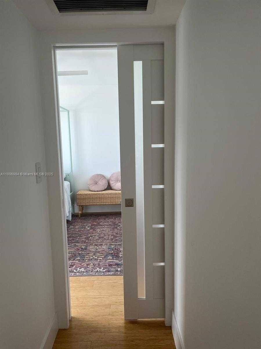 Small Image of 2457 COLLINS AVE #PH-5, Miami Beach Number 2