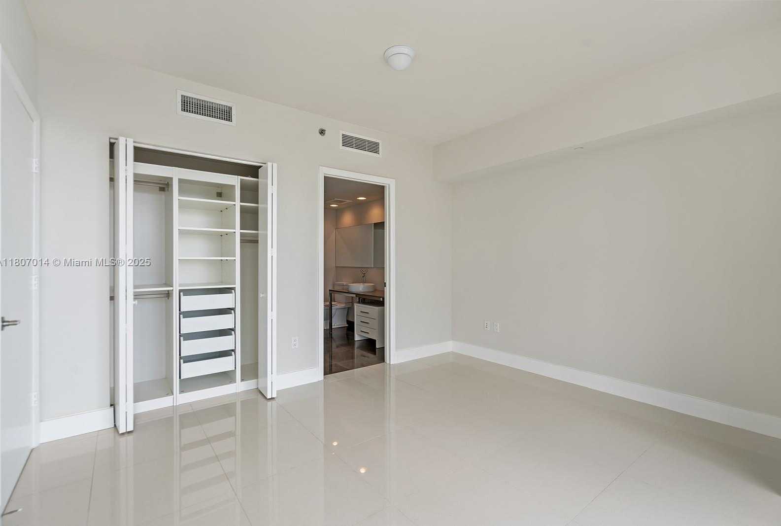 Small Image of 495 BRICKELL AVE #2703, Miami Number 11