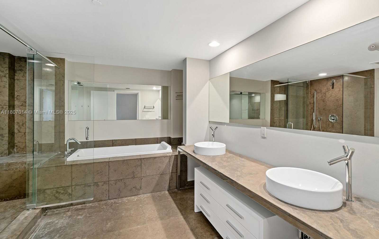 Small Image of 495 BRICKELL AVE #2703, Miami Number 15