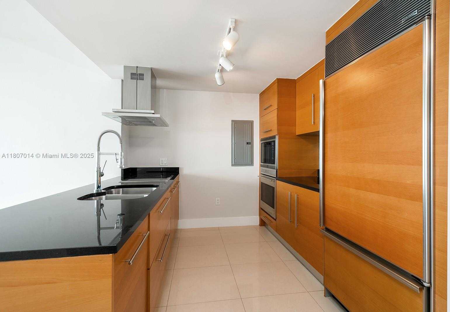 Small Image of 495 BRICKELL AVE #2703, Miami Number 3