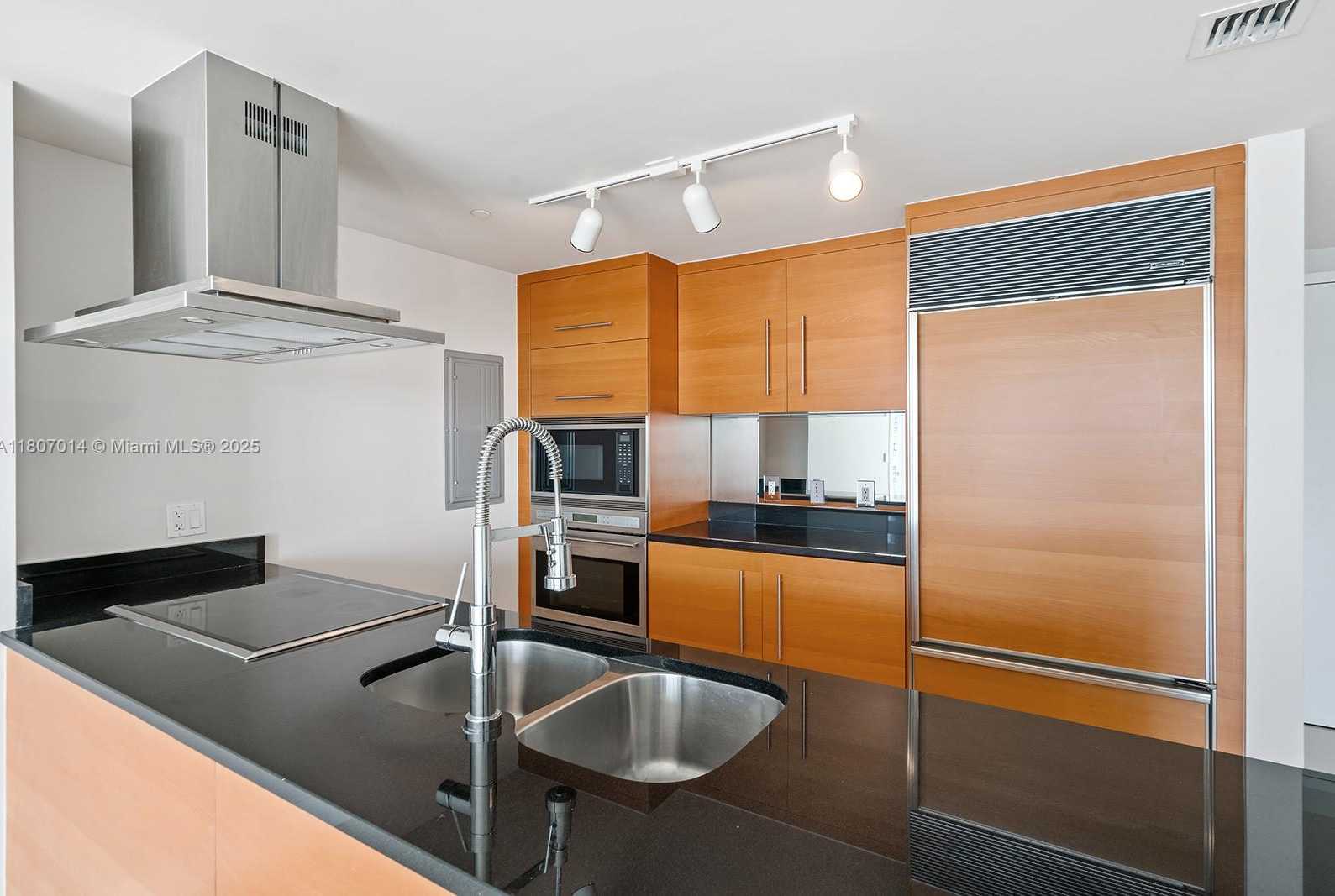 Small Image of 495 BRICKELL AVE #2703, Miami Number 4
