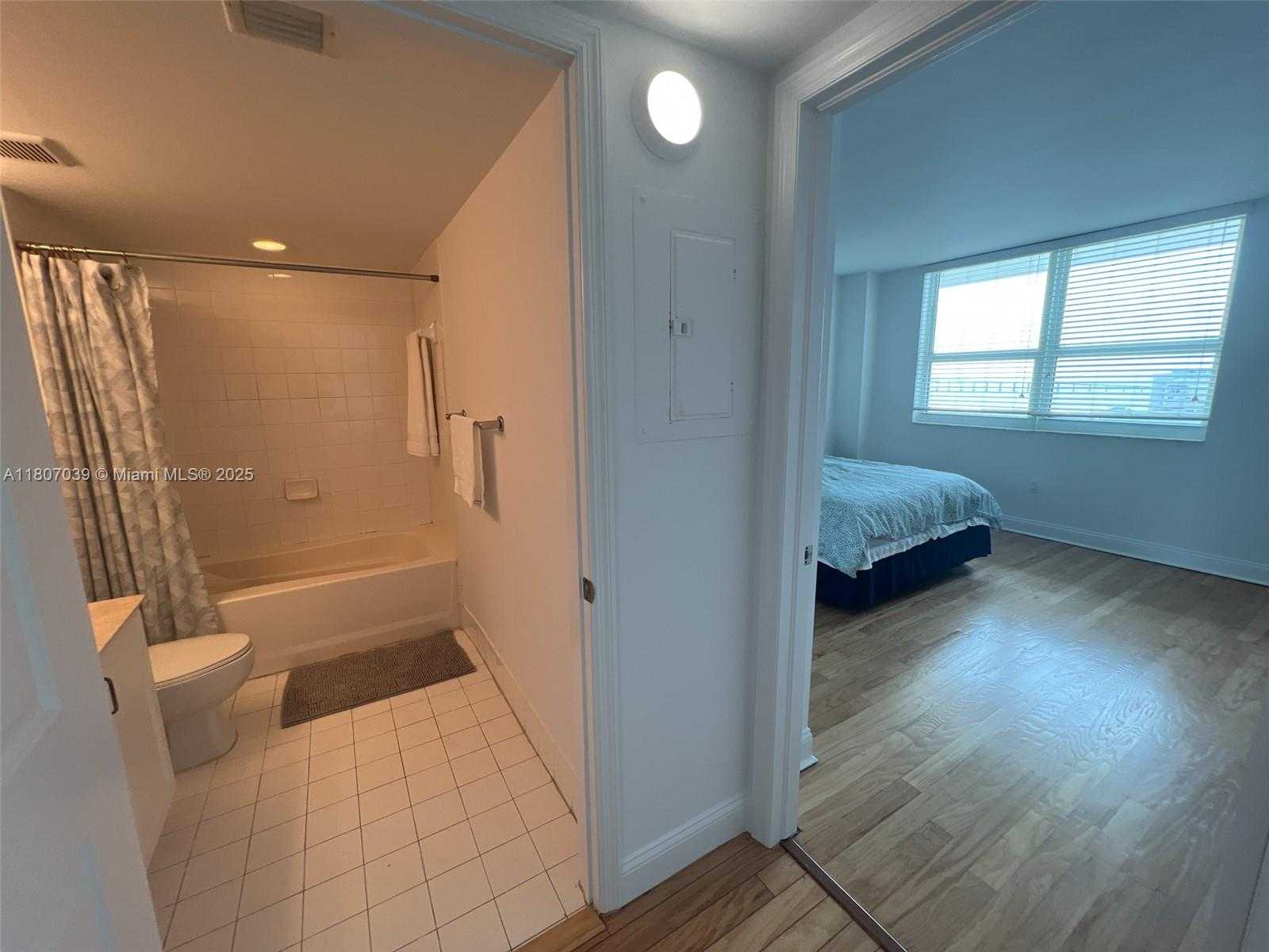 Small Image of 1155 BRICKELL BAY DR #1505, Miami Number 10