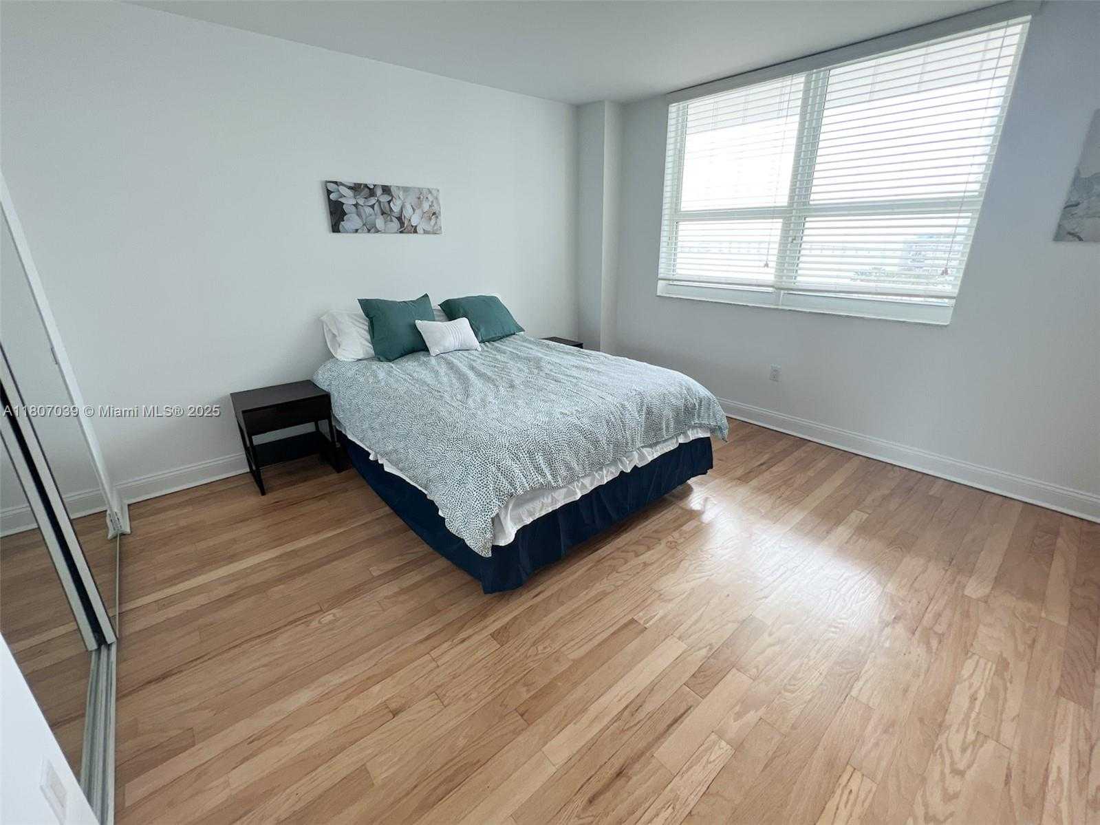 Small Image of 1155 BRICKELL BAY DR #1505, Miami Number 11