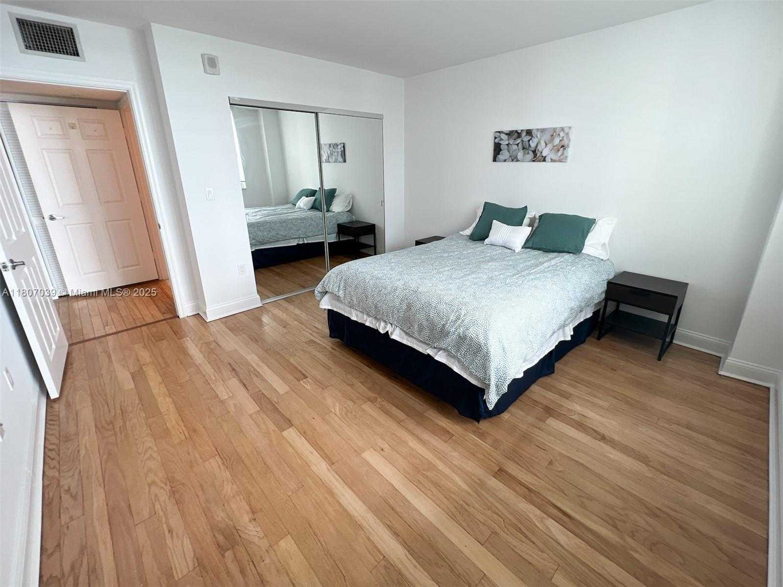 Small Image of 1155 BRICKELL BAY DR #1505, Miami Number 12