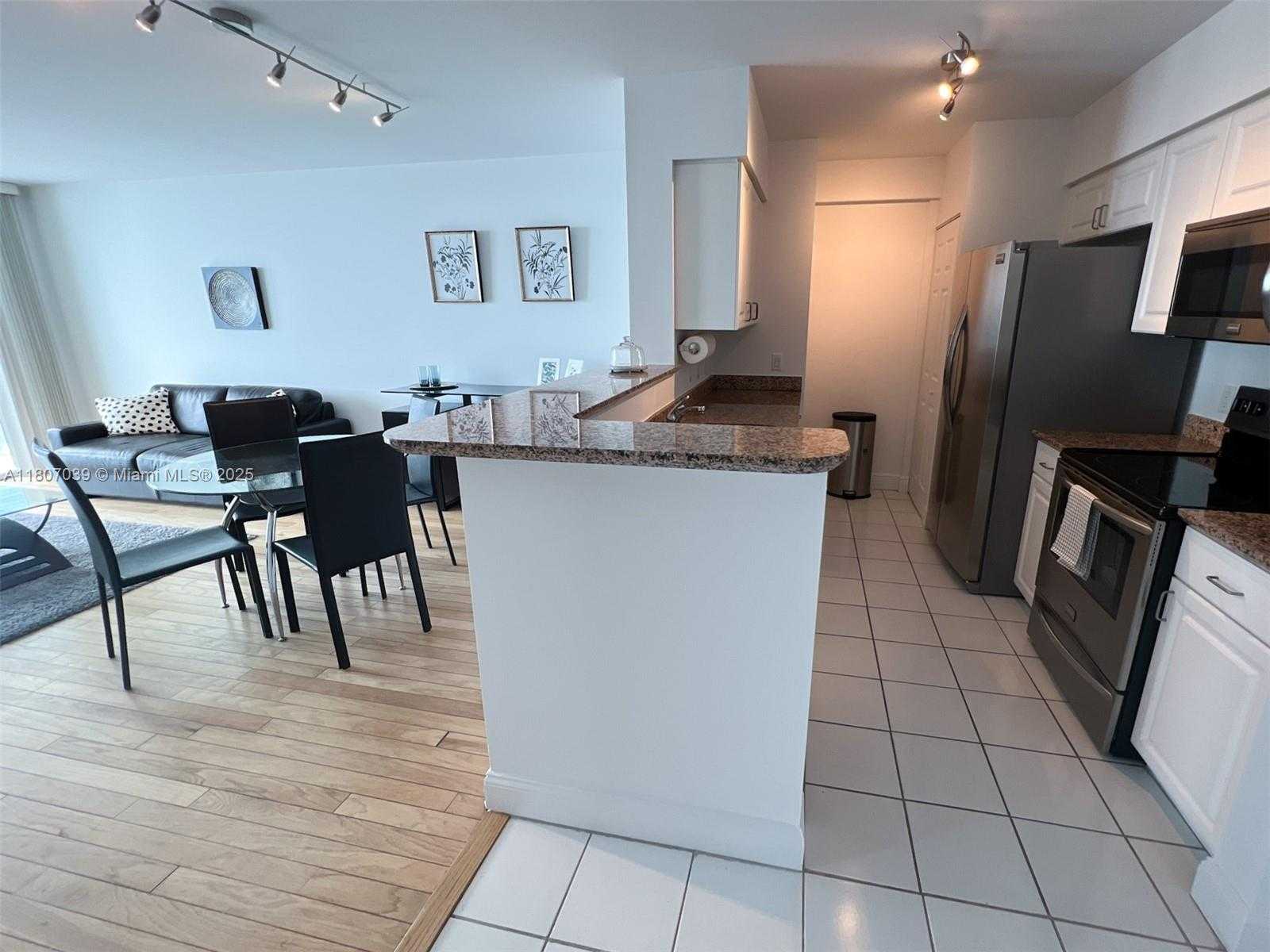 Small Image of 1155 BRICKELL BAY DR #1505, Miami Number 7