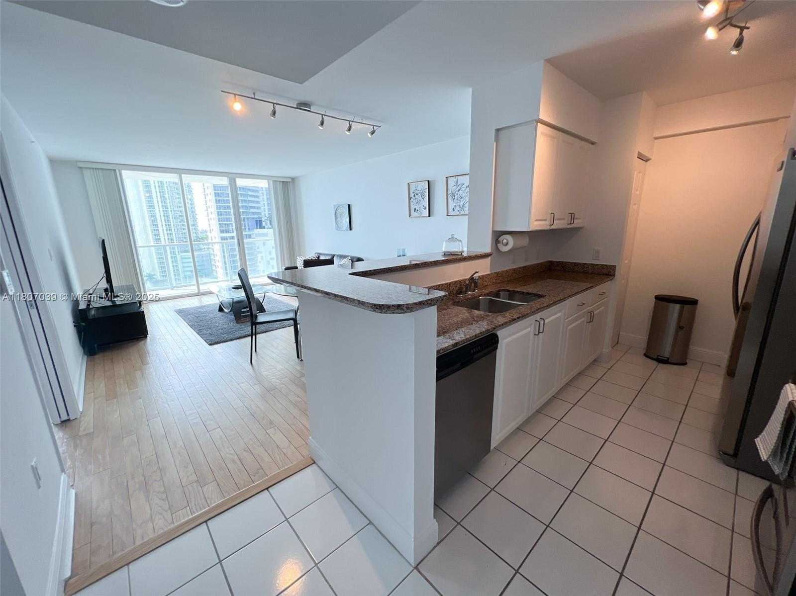Small Image of 1155 BRICKELL BAY DR #1505, Miami Number 8