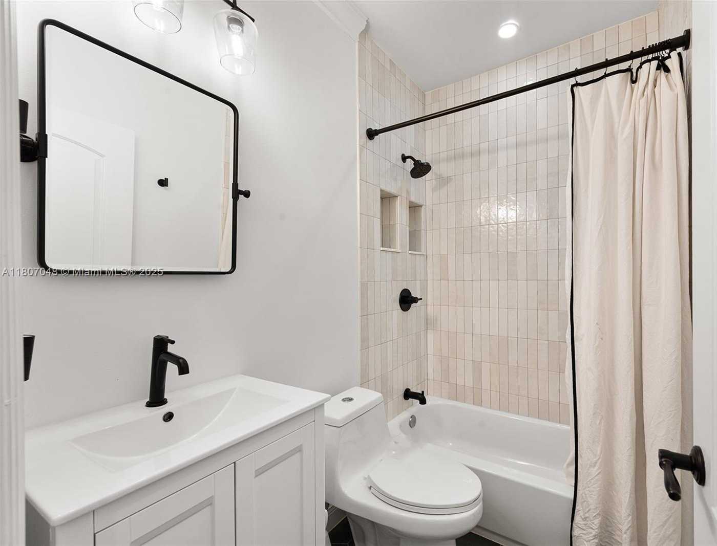 Small Image of 146 NORTH EAST 47TH ST, Miami Number 11