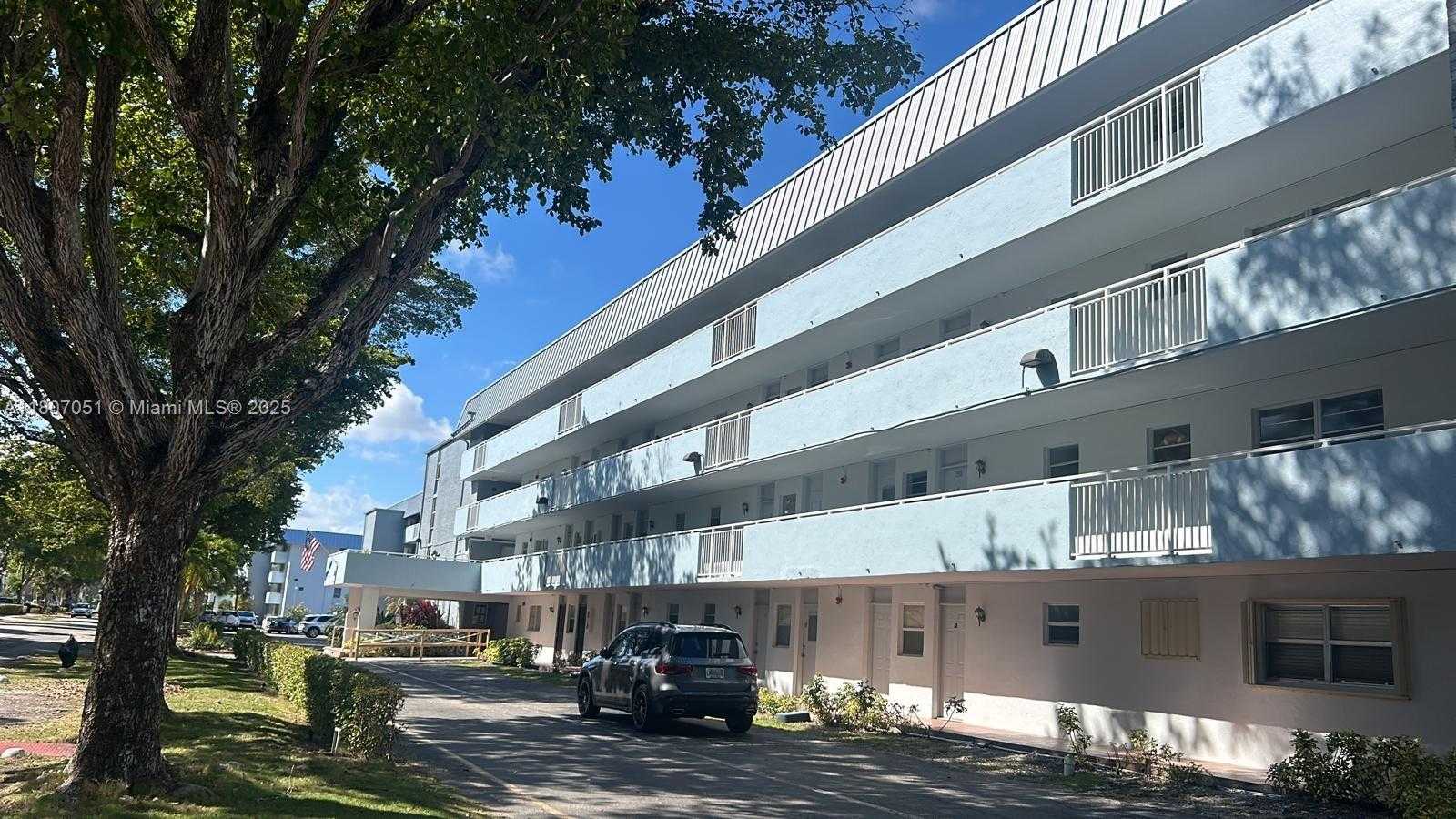 Small Image of 3725 NORTH EAST 169TH ST #400, North Miami Beach Number 2