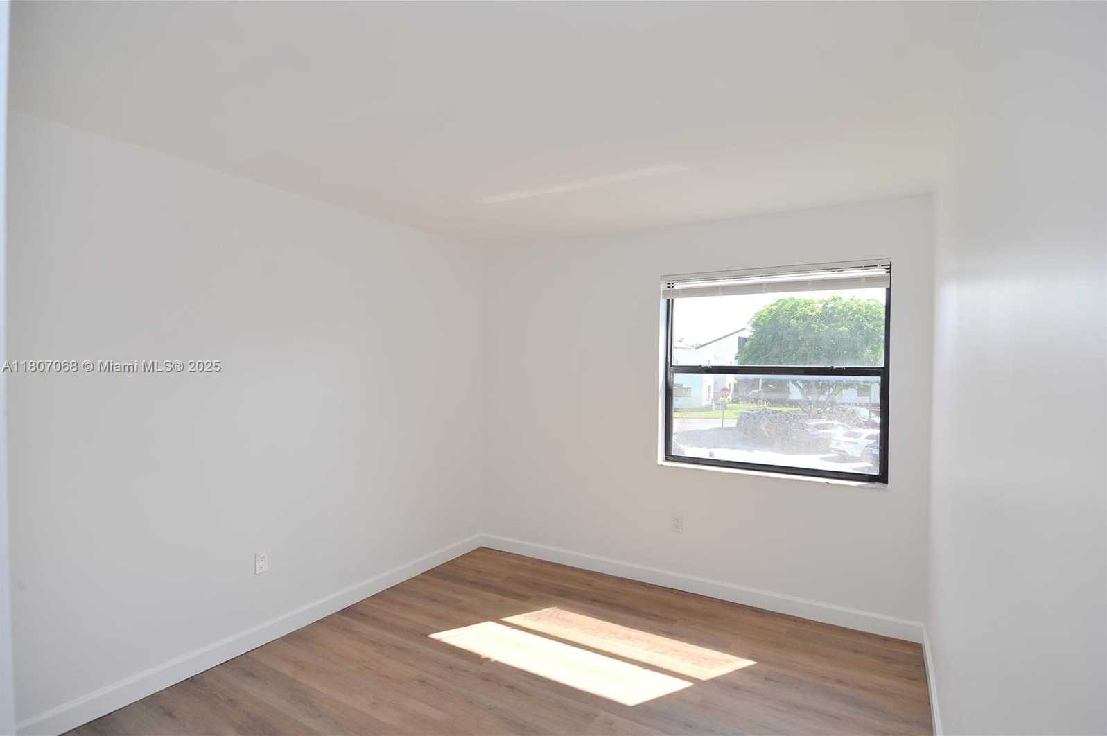 Small Image of 9427 FONTAINEBLEAU BLVD #213-34, Miami Number 13