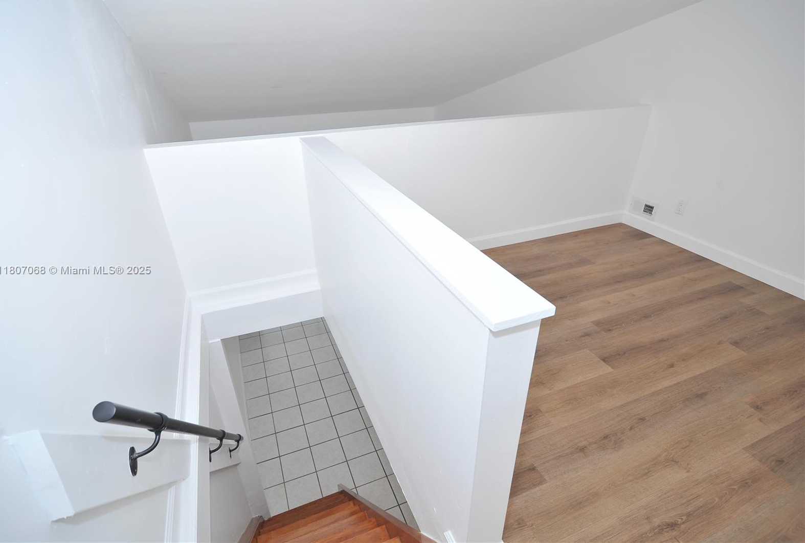 Small Image of 9427 FONTAINEBLEAU BLVD #213-34, Miami Number 17