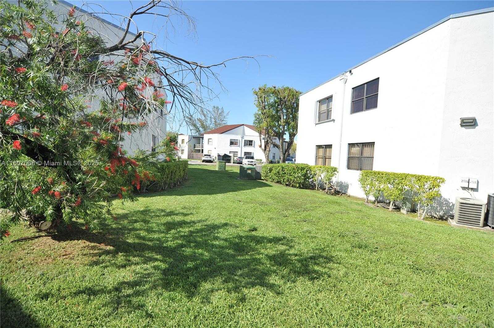 Small Image of 9427 FONTAINEBLEAU BLVD #213-34, Miami Number 27